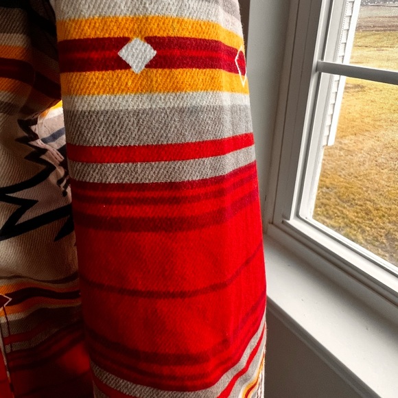 NWT Yellowstone Inspired Aztec Print Sherpa Lined Button Up Denim Jacket - Picture 7 of 8